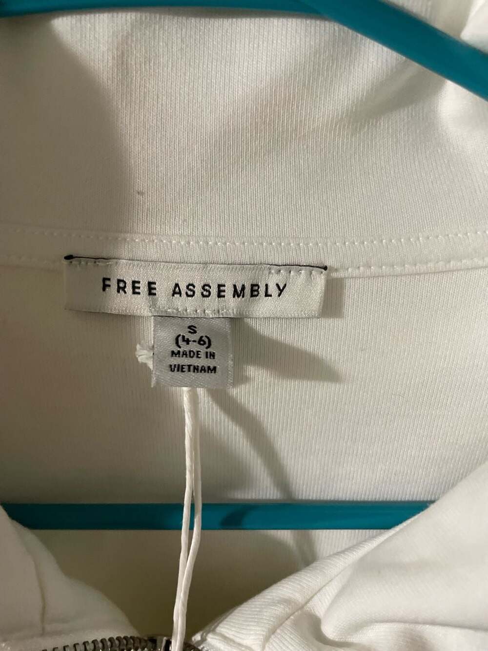 Free Assembly Women's Hip Pullover Sweatshirt in Cream, Size Small (4-6) - Picture 2 of 6